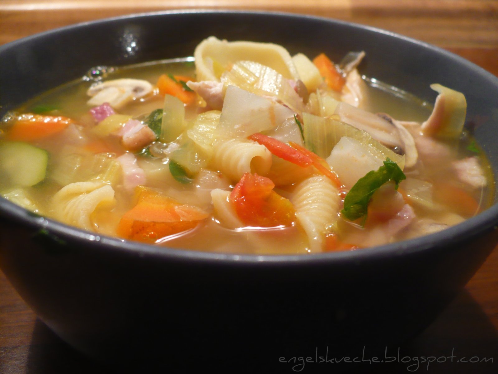 Essen aus Engelchens Küche: Bunte Gemüse-Suppe mit Nudeln und ...