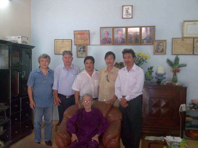 27/7/2009 với má Chu Tấn Quang