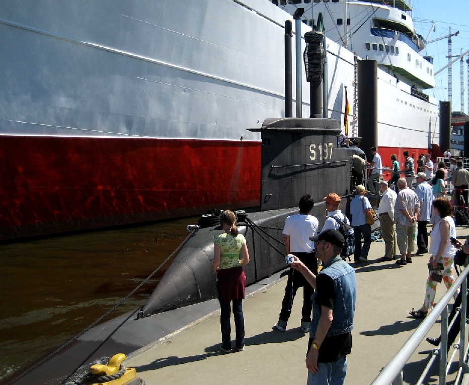 Okręty wojenne - urodziny Hamburga okręty, port i Hamburg