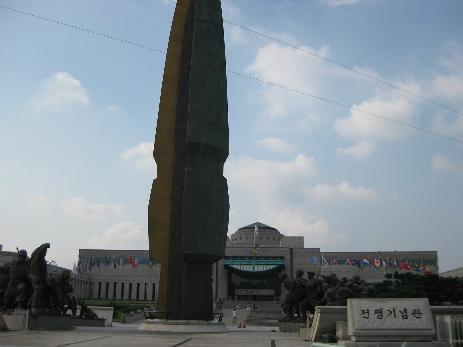 Kyung's Seoul Searching Korean War Memorial Museum and Itaewon Antique