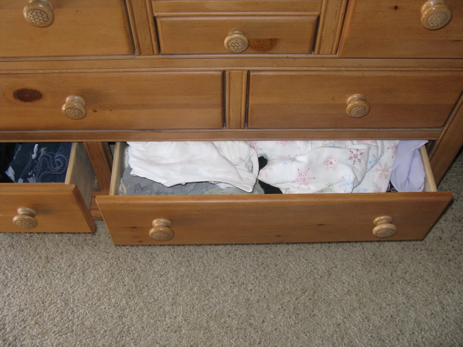 [Dresser+Pictures+003.jpg]