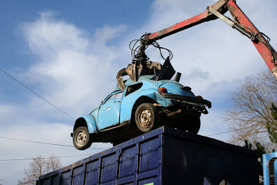 pilisvorosvar-daily-photo-blue-car