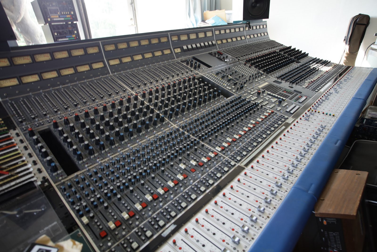 studioubu2010 Shep Neve LionHeart 48 channels console for sale