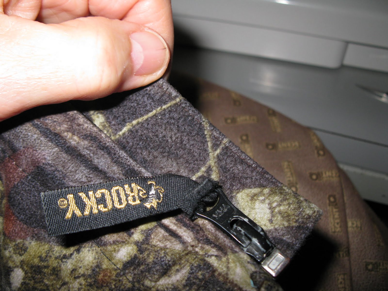 Simply Homemaking Replacing a Zipper in a coat/jacket