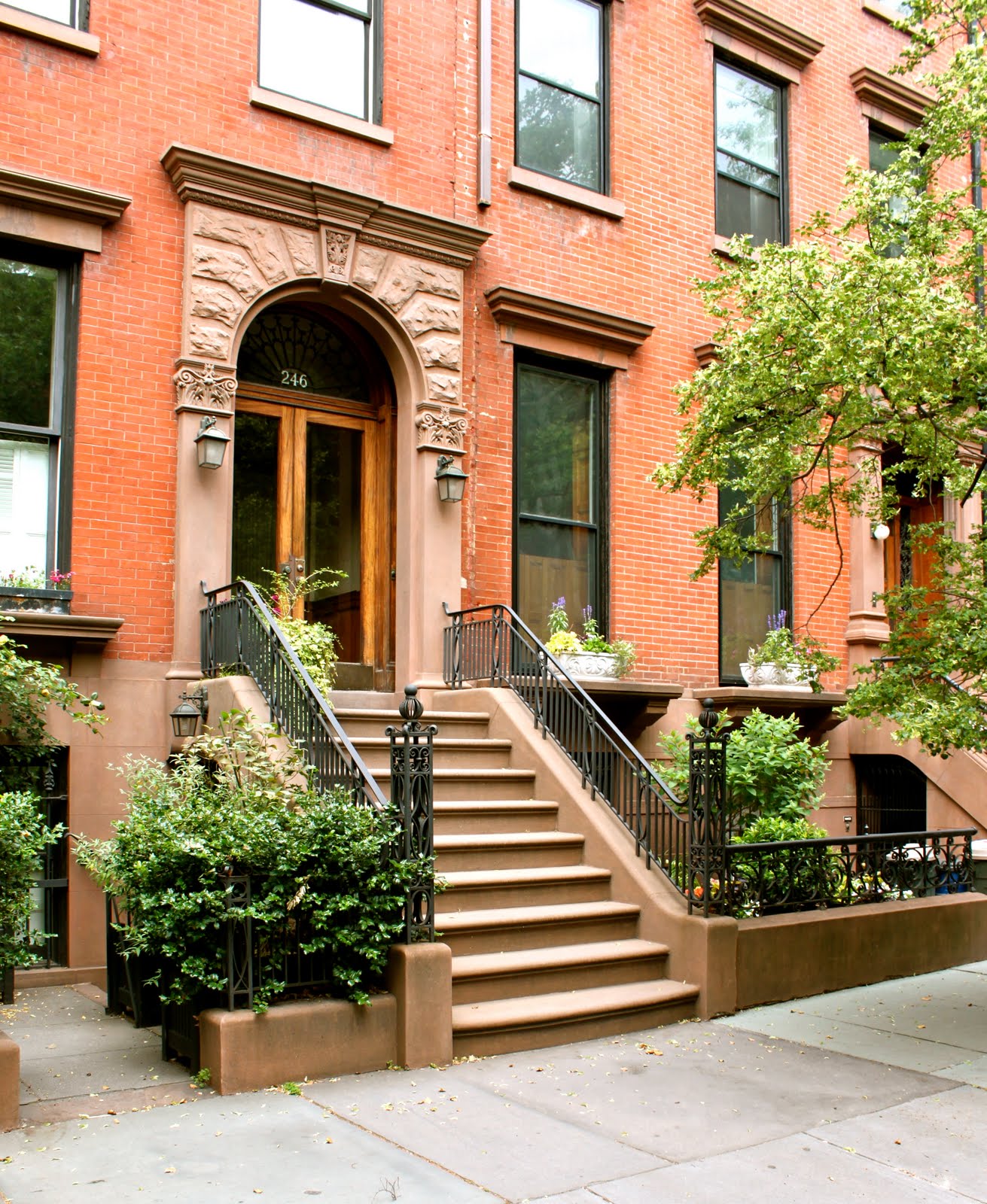 Stoopin' Around: Stoops in Brooklyn Heights