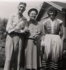 Belle Rogers (center) visiting Bill Roger and family in Indiana