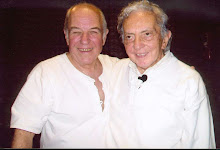Alberto Casals junto al creador del sistema Biodanza Rolando Toro