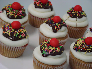 sweet cakes by rebecca - banana split cupcakes