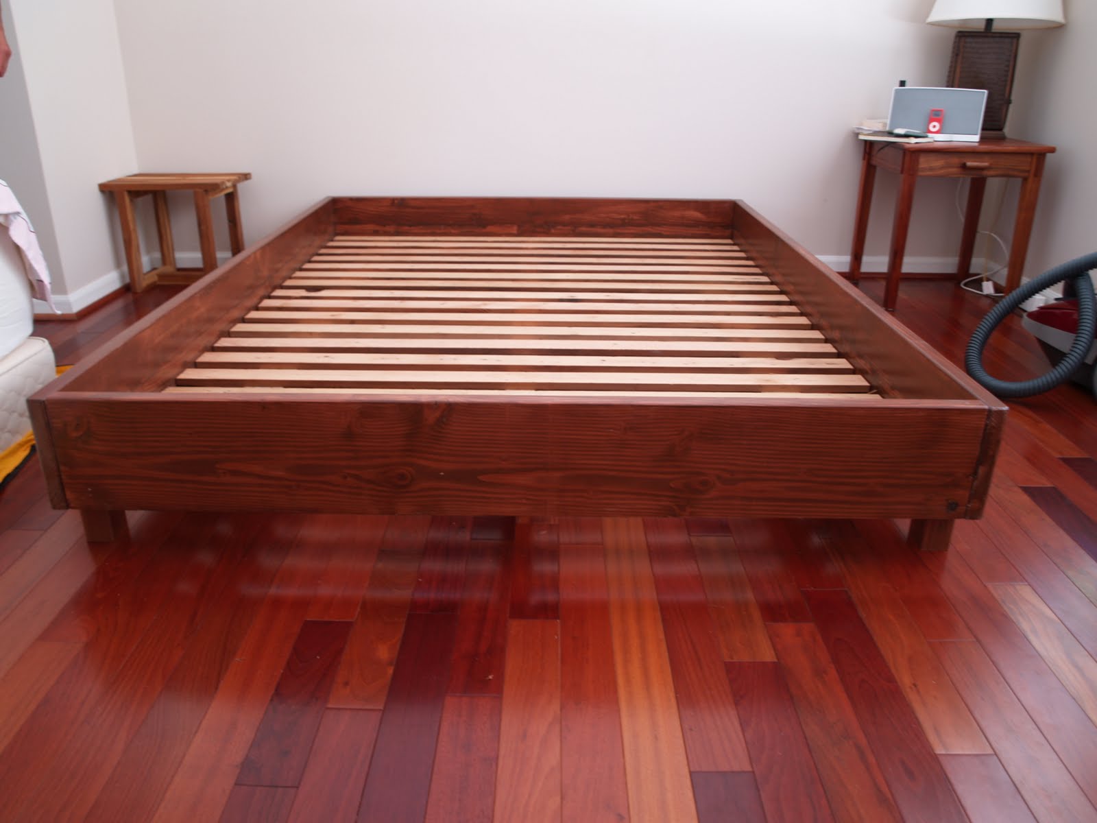 Кровать из мебельного щита