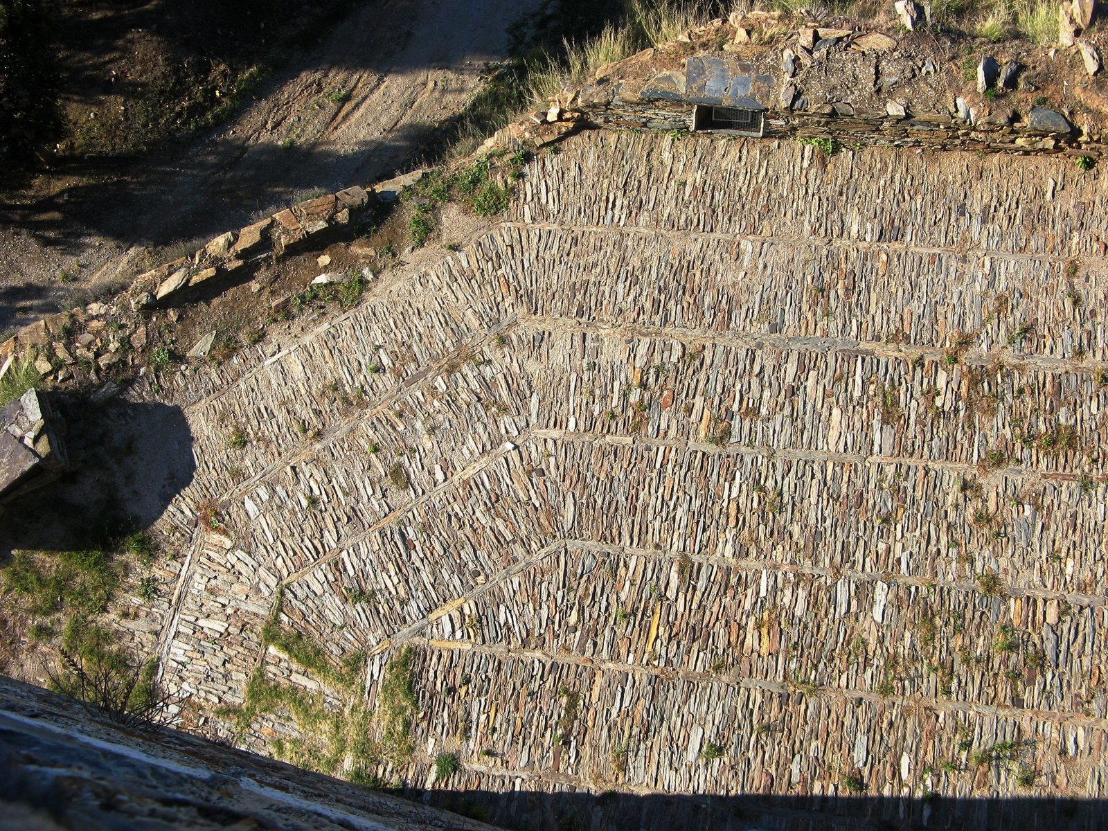 [com+os+pés+te+piso.jpg]