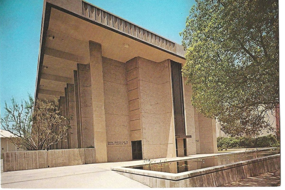 A Plethora of Postcards College Series California Institute of Technology