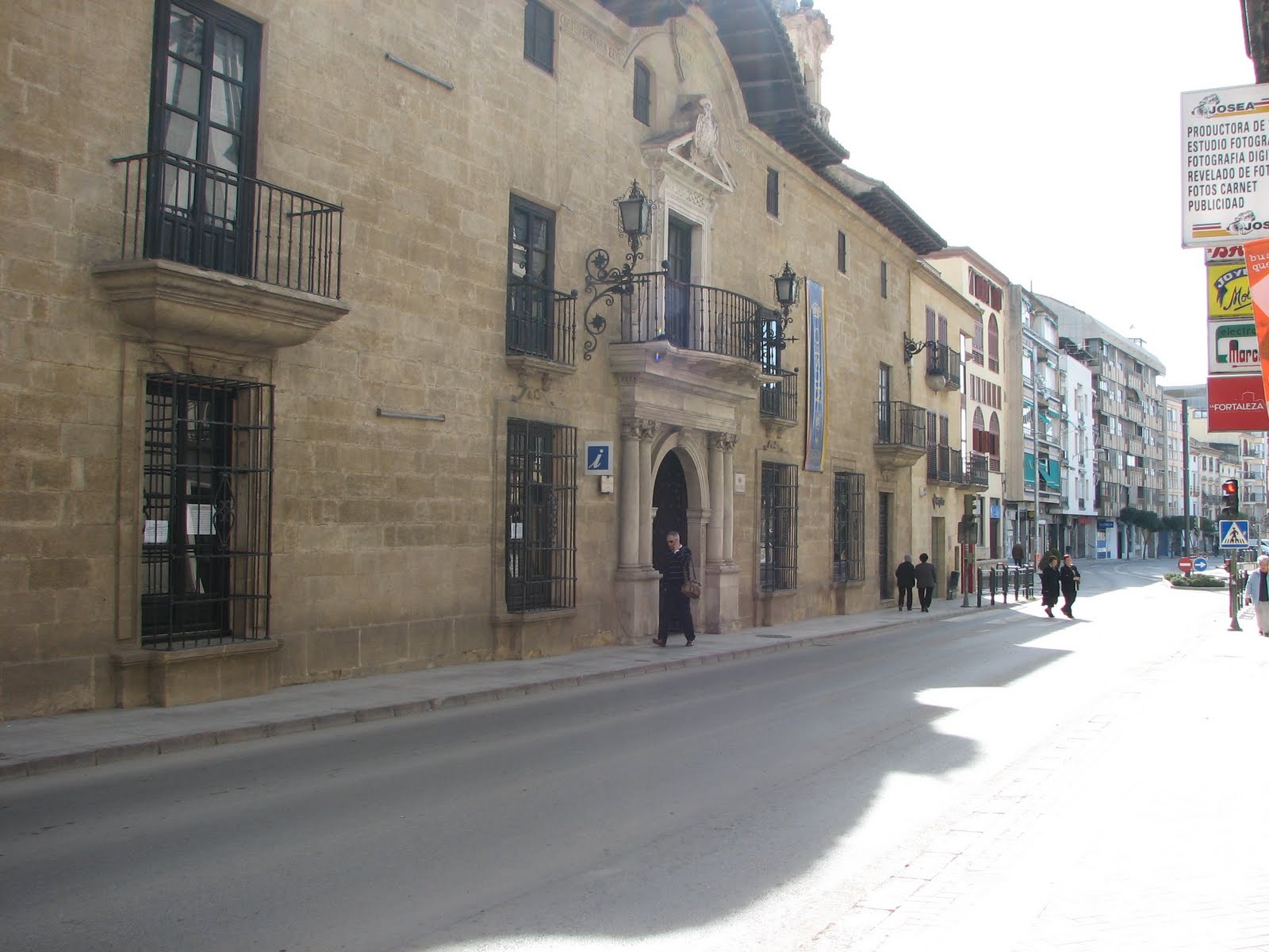 A mi manera EL PALACIO ABACIAL ALCALAÍNO