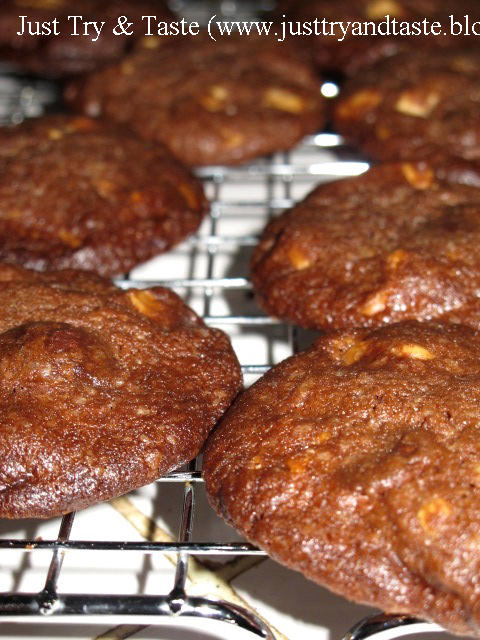 Resep Cookies Coklat dengan Cincangan Coklat Putih