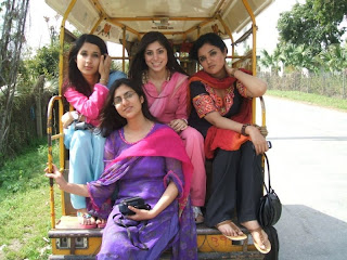 Pakistani Peshawar Girls on ricksha