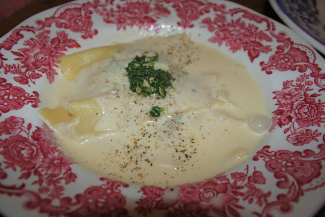 fresh ravioli stuffed with a mix of mushrooms, onion capuccino sauce