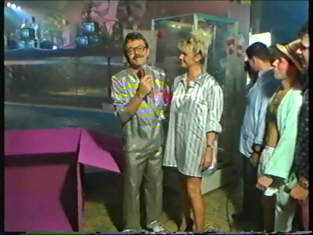 Wendy Van Wanten De eerste PinUp Club Pyjamaparty met Vlaamse Denise als gastvrouw en