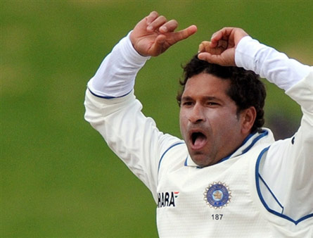 [Sachin+Tendulkar+reacts+off+his+own+bowling+during+the+final+day+of+the+final+Test+match+between+New+Zealand+and+India+at+the+Basin+Reserve+stadium+in+Wellington..jpg]