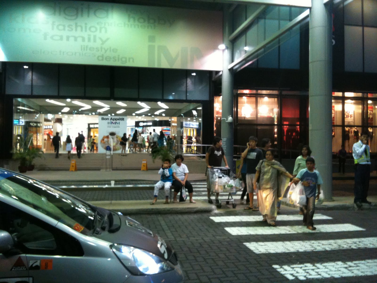 Trendulge: IMM : The OUTLET MALL in Singapore