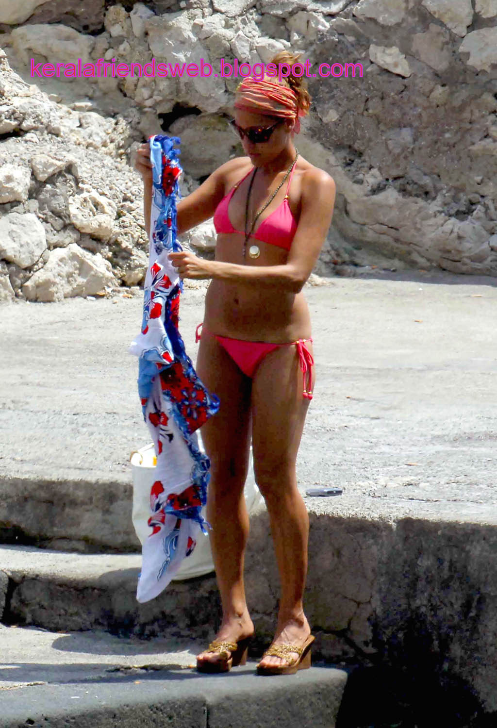 Eva Mendes Bikini Picture 63