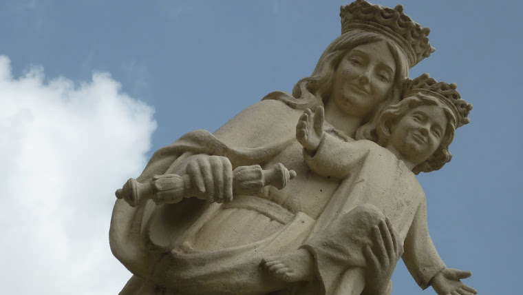 Estatua Maria Auxiliadora