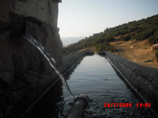 köylünün ve muhtarın cabalarından sonra köyün farklı yerlerinde yapılan