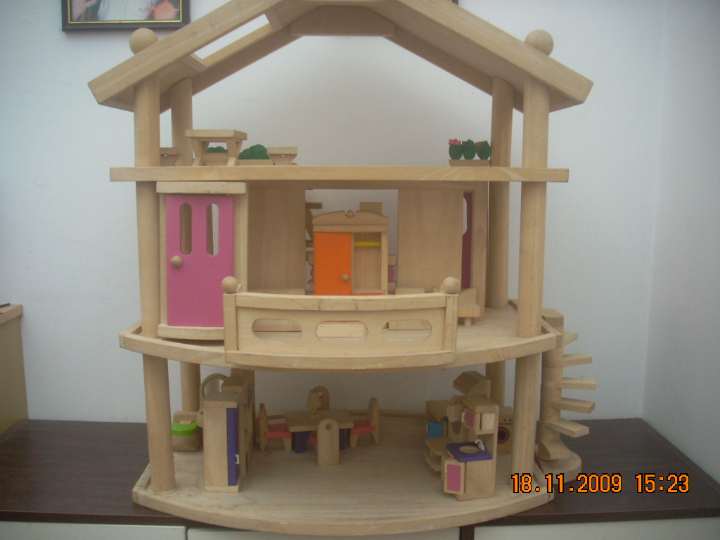 Toys4toddlers Wooden toy house