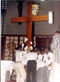 The Jubilee Cross of Pope John Paul being  mounted