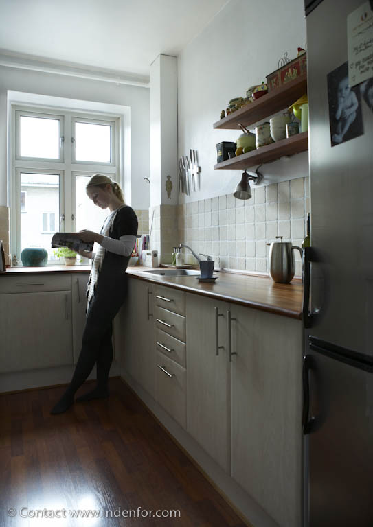 really like the dark wood counter tops  it's a nice contrast with 