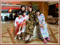 Snapshot of my daughters-in-law and grandchildren, at the lobby of Quality Hotel, just outside Benteng Coffee House