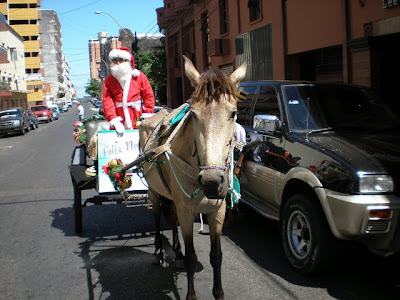 Papá Noel va en burro Papá Noel va en burro