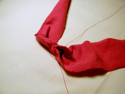 Place a second bead right after this knotted thread.