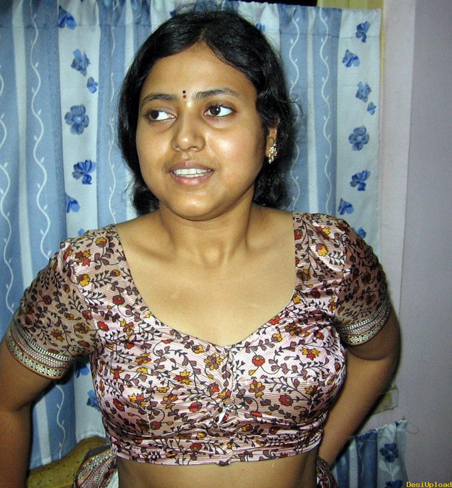 Indian Aunty Seducing nude Pictures