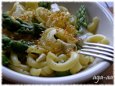 Makaron z serem i szparagami Makaron z serem i szparagami