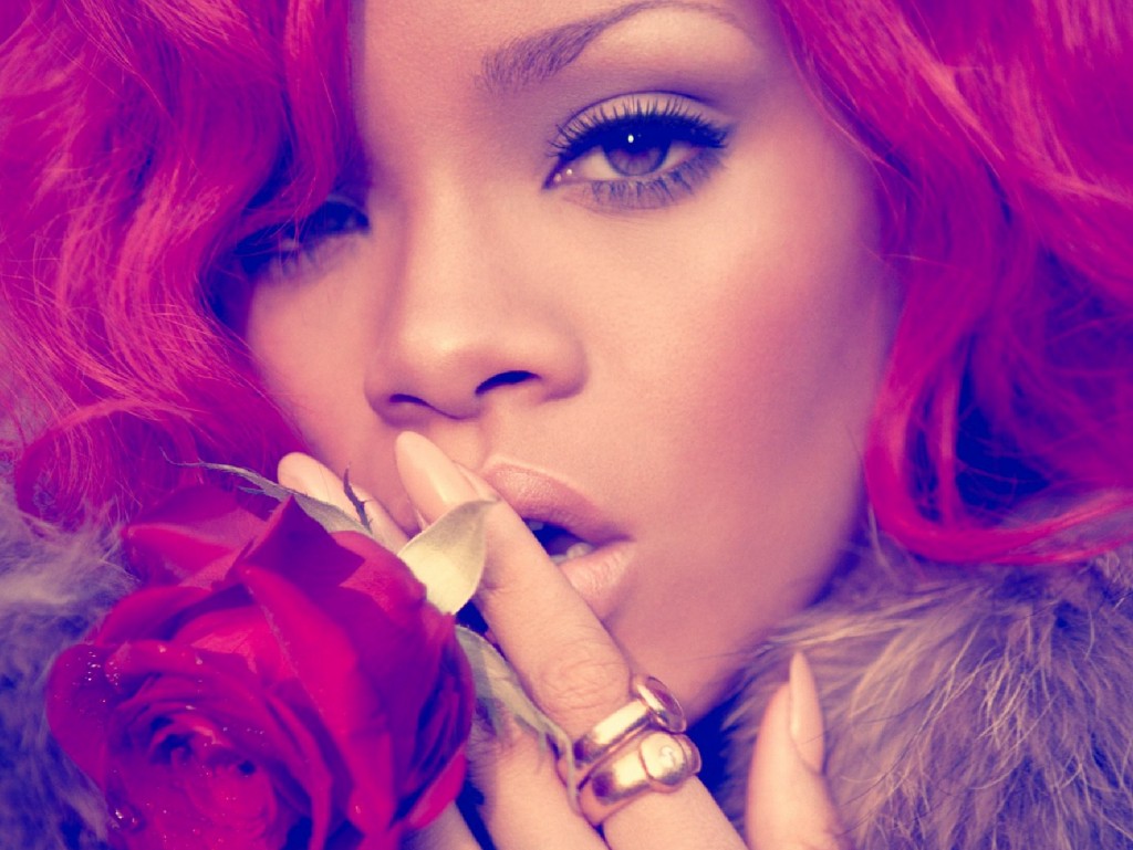 http://2.bp.blogspot.com/_yzzx-hAo-H0/TN4DEuXrKGI/AAAAAAAAAxs/1rNJ7ZW4URk/s1600/rihanna8-1024x769.jpg