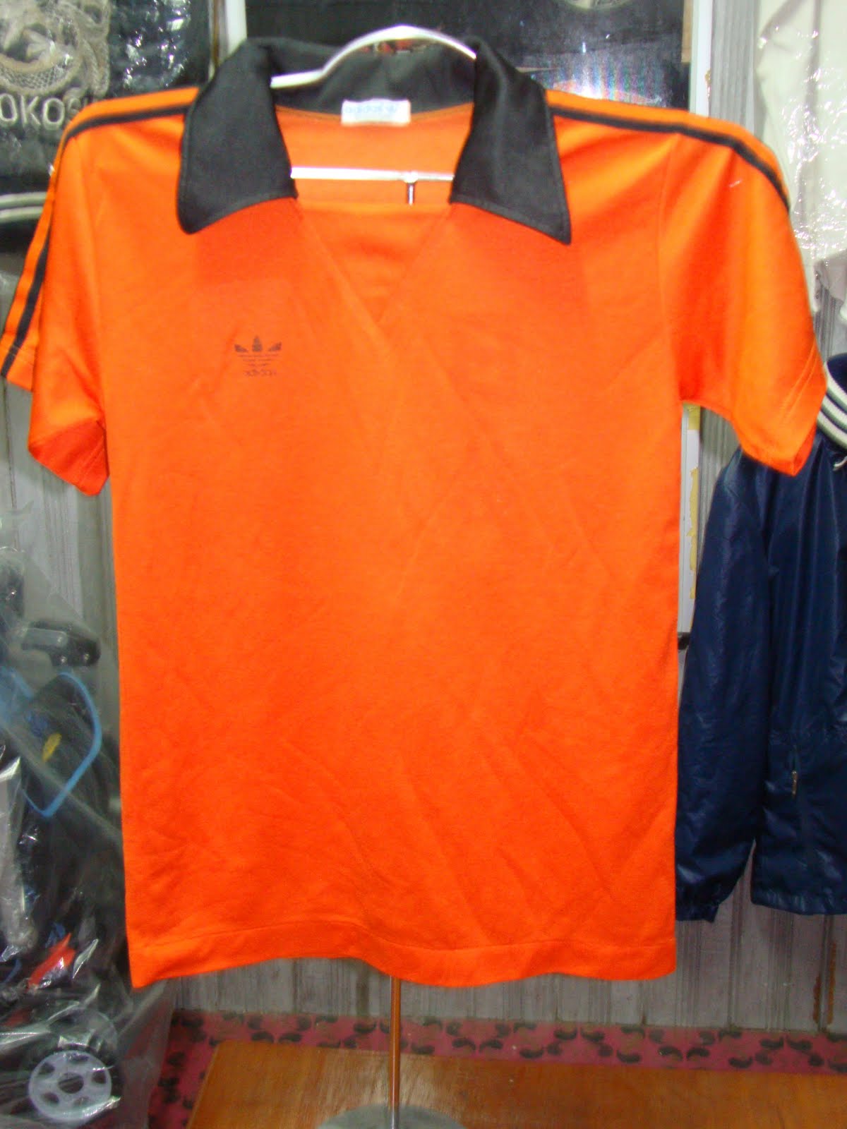 BUNDLE BATU TIGA SHAH ALAM: vintage adidas oren L. pendek 13-SOLD