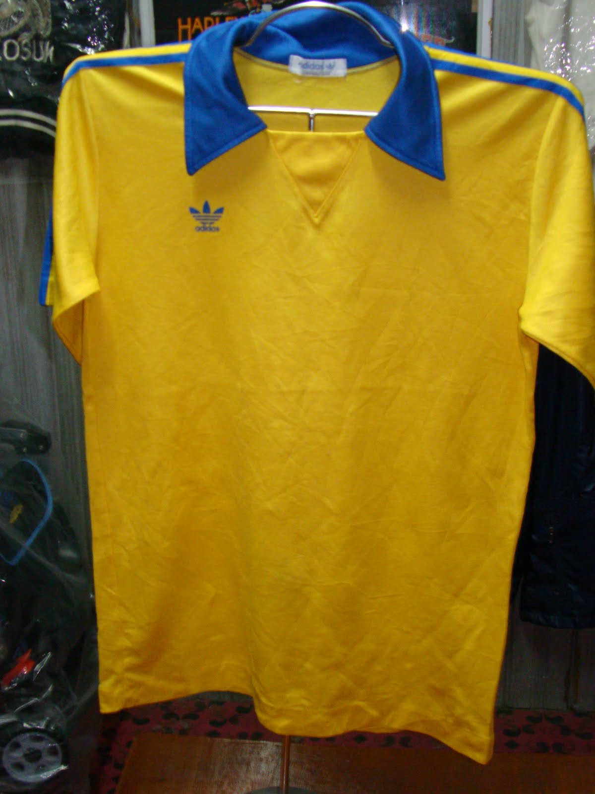 BUNDLE BATU TIGA SHAH ALAM: vintage adidas kuning L. Pendek-SOLD