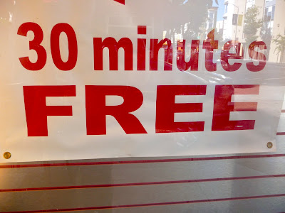 photo of a sign reading 30 minutes free