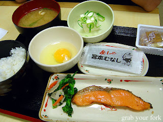 salmon breakfast set