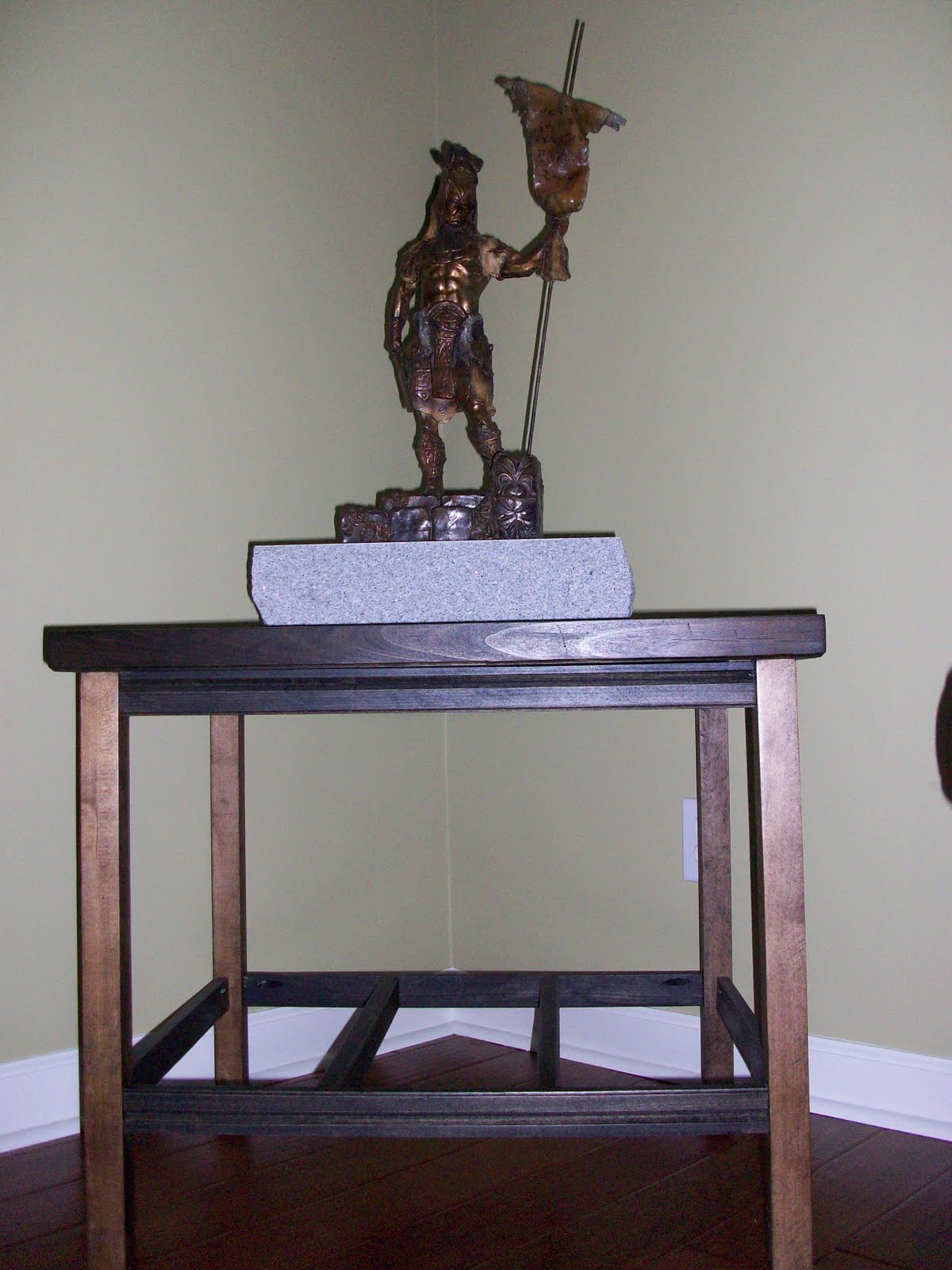 Tom's Wood Projects Statue Display Stand
