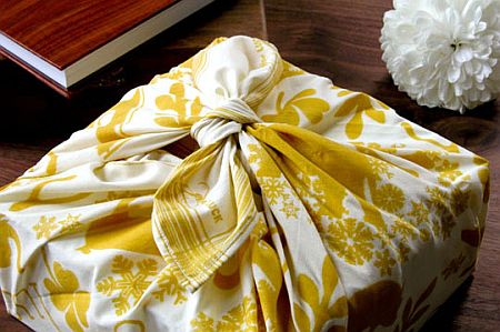 [fabric_gift_wrap.jpg]