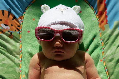 [baby+w+sunglasses.jpg]
