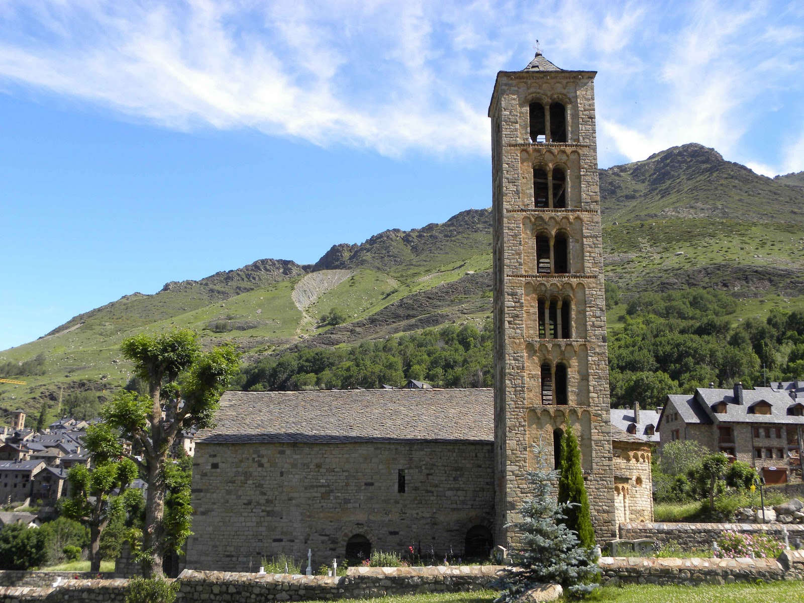LAS PARIDAS DE MARCELO DEL CAMPO Sobre el Primer Románico Catalán