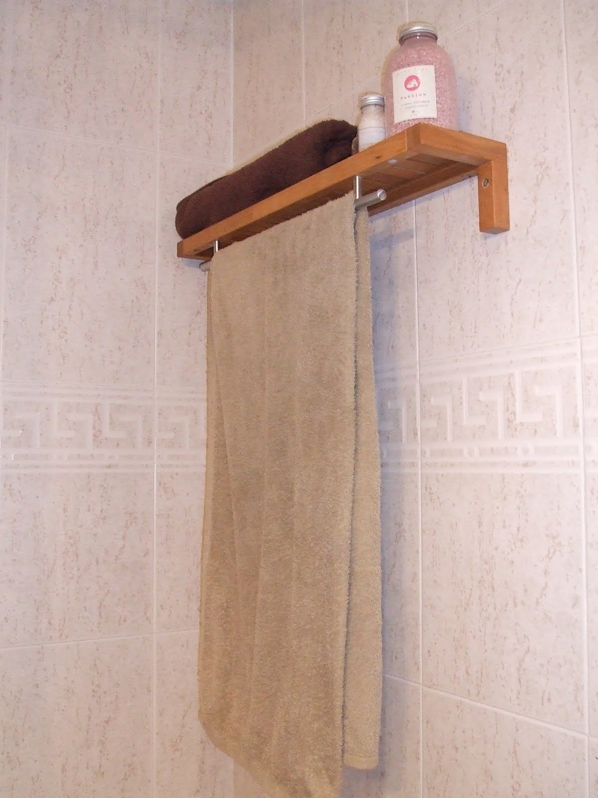 Violar Sangrar lo mismo El estante toallero de Mireia : x4duros.com