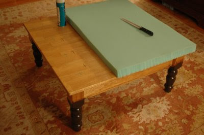 Convertir una mesa de centro en un otomano : x4duros.com