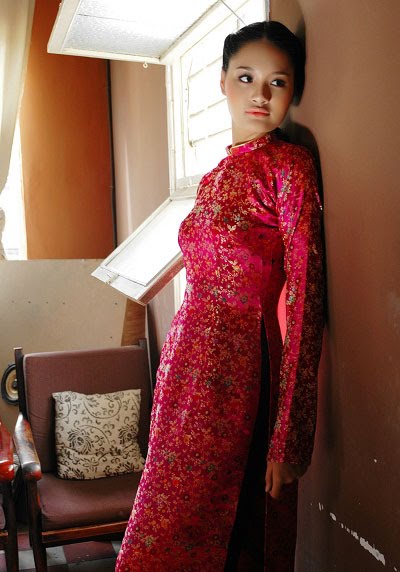 Photos Profiles: Miss Huong Giang in traditional dress ao dai