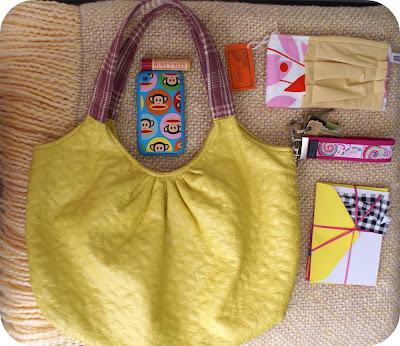 Free Sewing Pattern - Fold Away S
hopping Bag from the Bags and