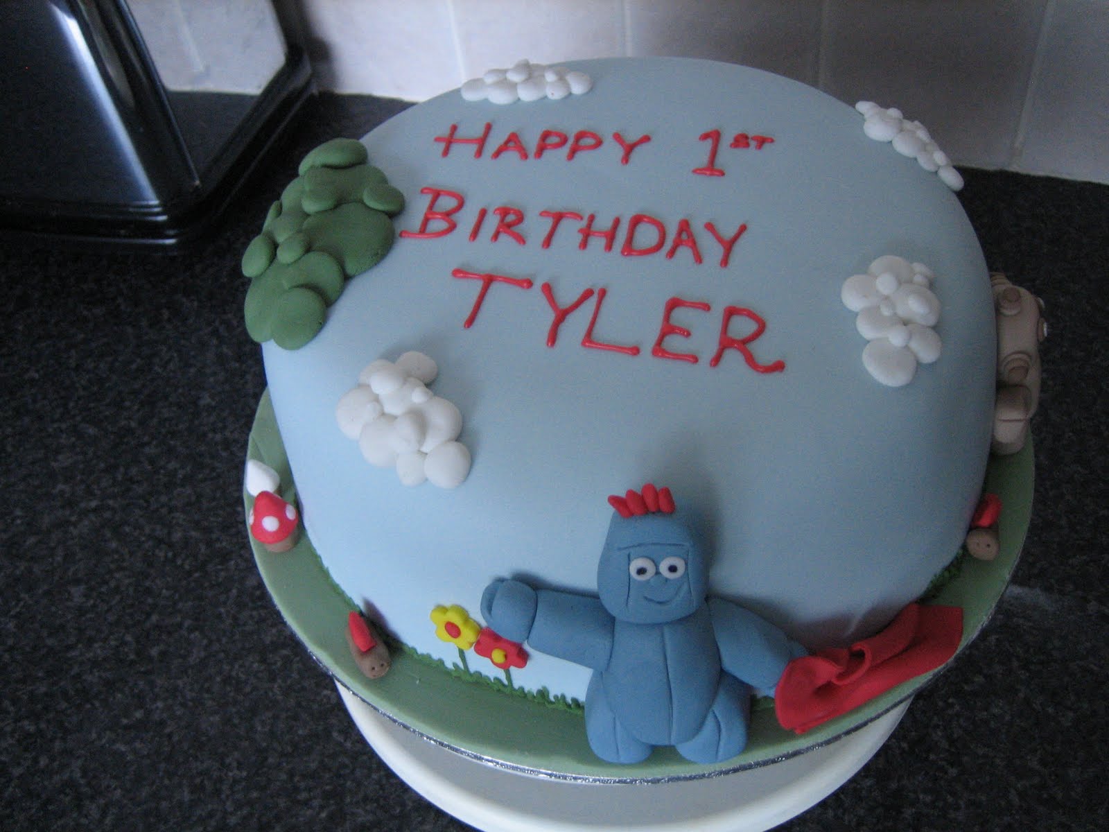 [Tylers+1st+cake+(1).JPG]