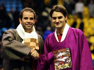 Federer match Sampras's record of 64 titles