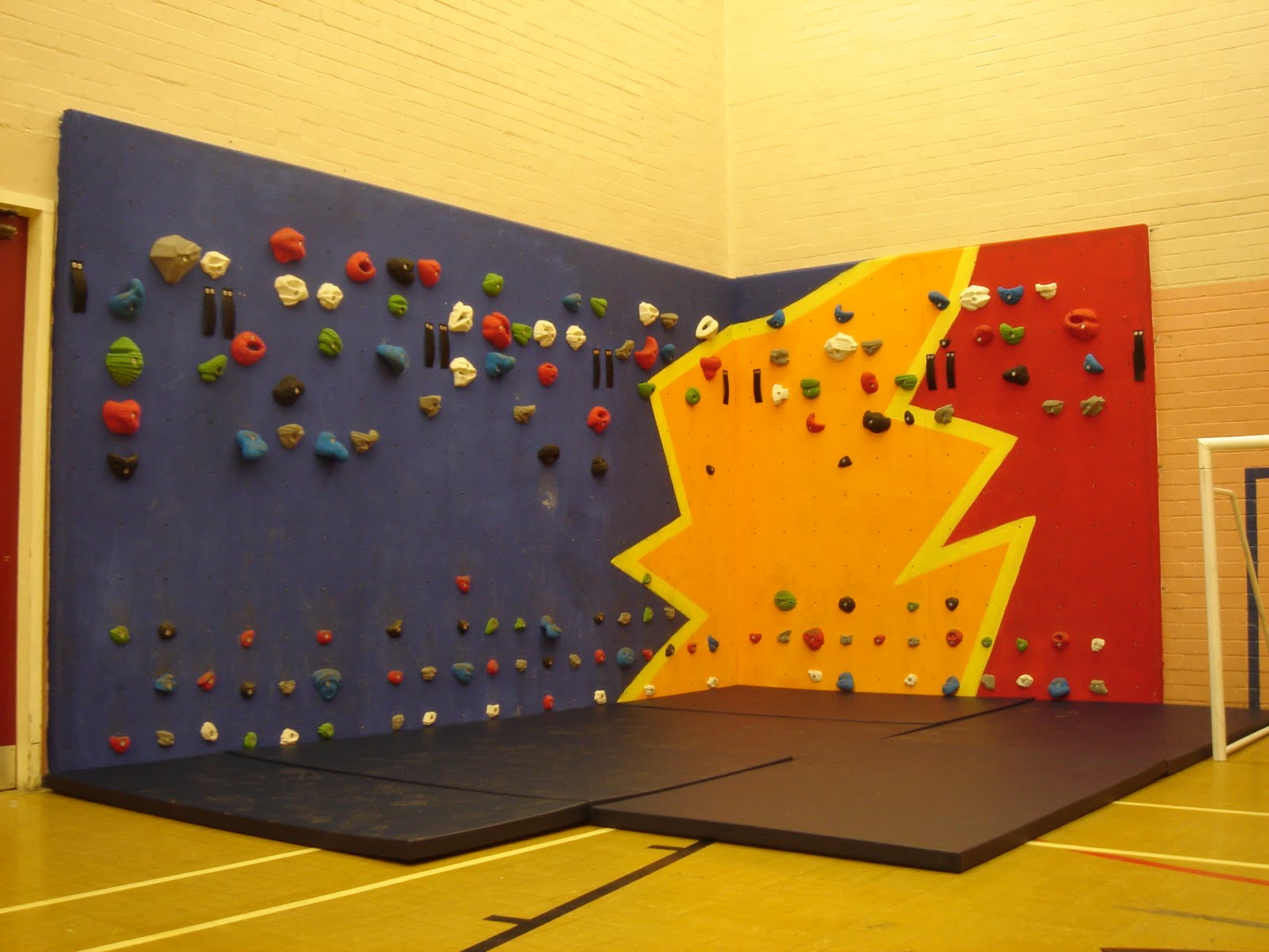 ZigZag Climbing Walls