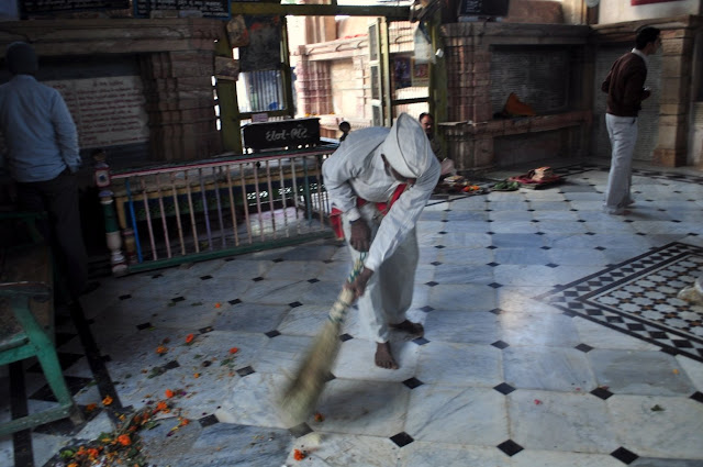 vadnagar narendra modi gujarat morning hathkeshwar temple